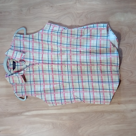 Button up shirt - Picture 1 of 3